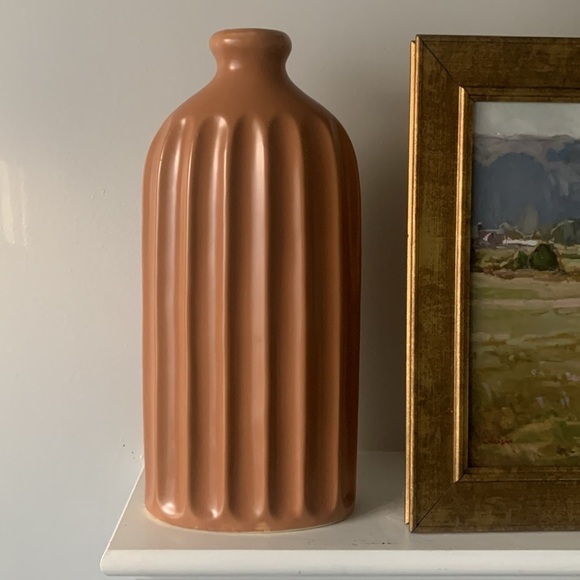 Great condition ribbed striped tall vase neutral home decor brown rust color - Picture 9 of 9